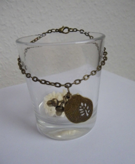 Metallarmband mit romantischen Vintageanhänger DIY - Motiv Baum und Eicheln