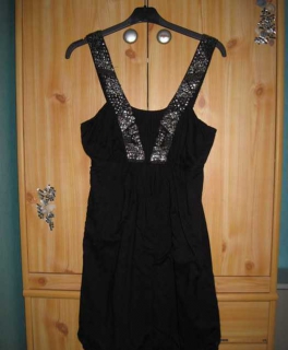 schwarzes Kleid / Pailletten / Party / Ballonform / QS By S.Oliver