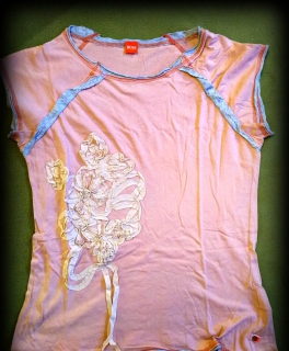 Hugo Boss Shirt mit Blumenapplikation in altrosé