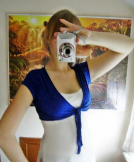 kurzes blaues Jäckchen