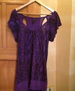 Blind Date Fledermaus-Oberteil lila-Schlangenhaut-Print