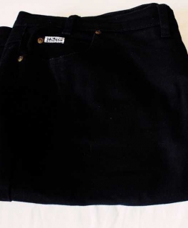 schwarz farbige Röhrenhose