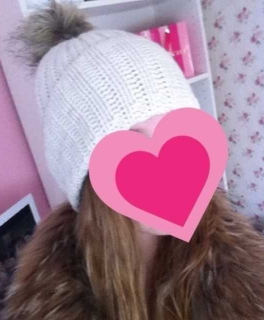 Mütze beige nude weiß fake Fell Bommel H&M Bommelmütze