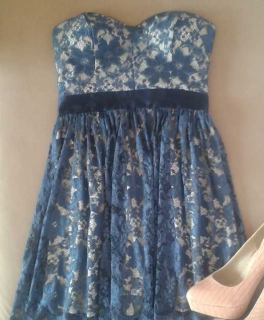 Elise Ryan Spitzenkleid Bandeaukleid Asos Blumenkleid Sommerkleid Standesamt Blau Beige