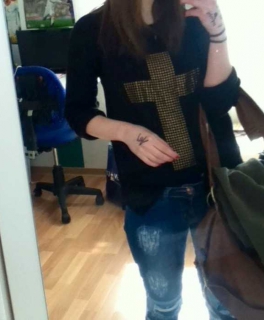 Kreuz Pulli, nur einmal beim Justin Bieber Konzert getragen