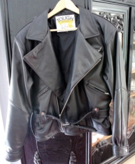 Schwarze Lederjacke