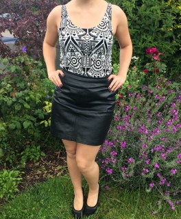 Bequemes gemustertes Top schwarz weiß