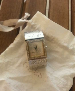 Guess silberne Uhr / Silberne Damenuhr