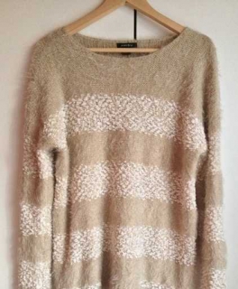 Schöner neuer gemütlicher Pullover