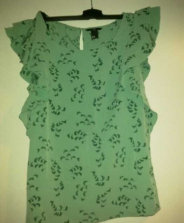 Hell Grünes Oberteil mit Rüschen 