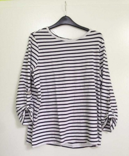 Gestreiftes Oberteil