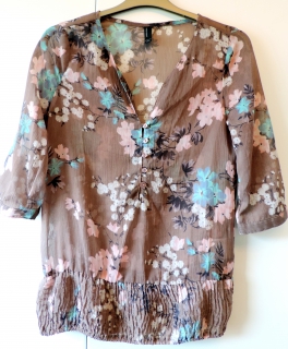 Super schöne geblümte Bluse