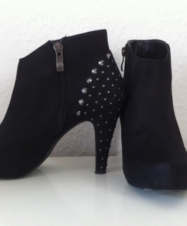 schwarze Nieten Stiefelletten, Wildleder