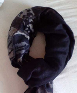 Braun-grauer Schal mit Muster