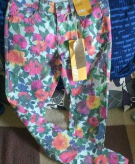 Neue bunte Hose, Skinny mit Blumenmuster von Primark