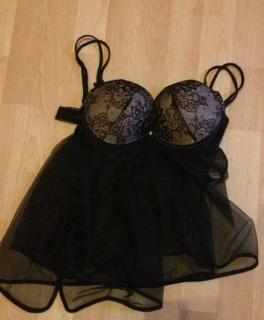 Süßes Dessou mit Schleifen an der Seite