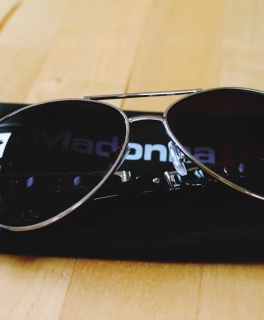 Super schöne Sonnenbrille mit Leder. :-)