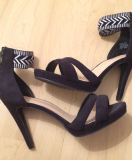 sandaletten-highheels, ethnomuster, schwarzweiß