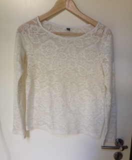 schönes Spitzenshirt in crème