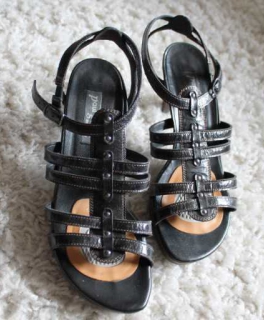 Hochwertige und bequeme Römer-Sandalen mit Absatz