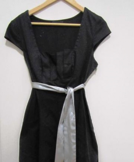 Klassisches schwarzes Kleid