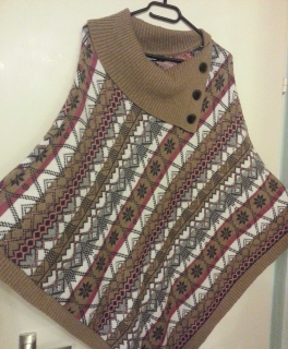 Gestrickter Poncho 