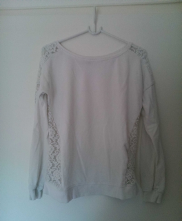 sweatshirt mit weißer transparenter spitze 