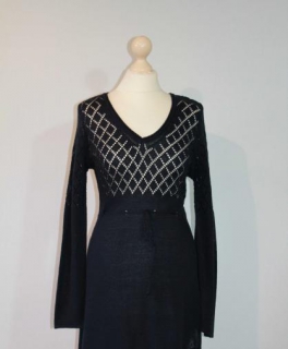 Dunkelblaues Strickkleid mit Lochmuster