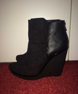 Sexy Lederstiefeletten mit Keilabsatz / Wedges / Größe 39