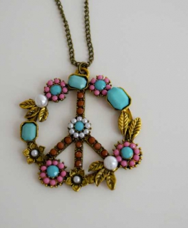 lange Kette mit Peace-Zeichen