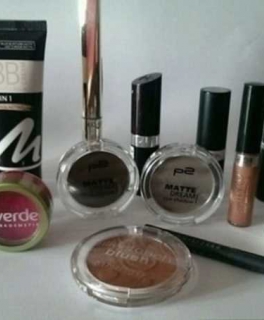 Diverse Kosmetik- BB-Cream, Rouge, Lippenstifte, Lidschatten