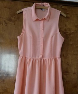 Stylisches Kleid mit Bubikragen