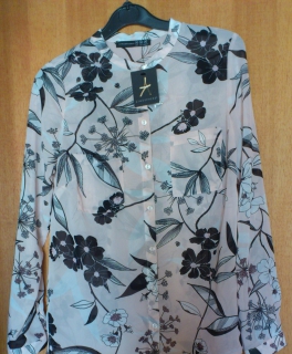 neue durchsichtige Bluse mit Blumenmuster von Primark 