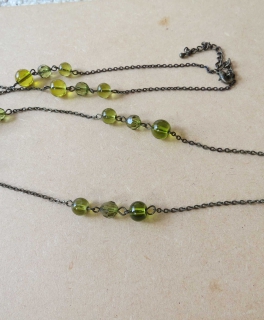 lange Kette grüne Perlen