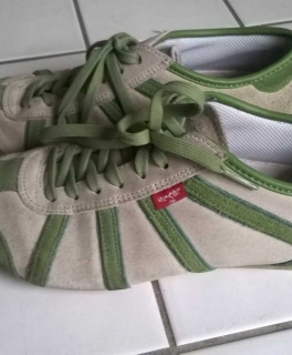grün-graue Sneakers von Levis