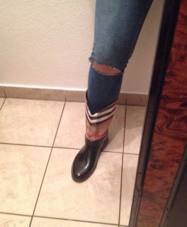 Gummistiefel blogger hipster fashion tartan scarf karo kariert  winter regenstiefel regen  sytlisch style