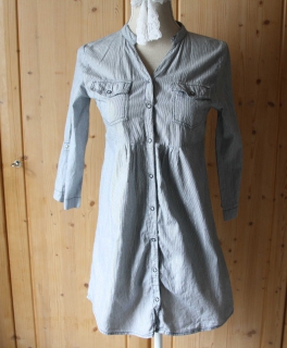 blau-weiß gestreifte Bluse