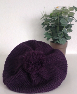 Süße Wollmütze mit Bommel 