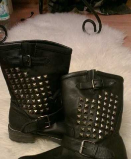 Schwarze biker nieten boots stiefel grunge