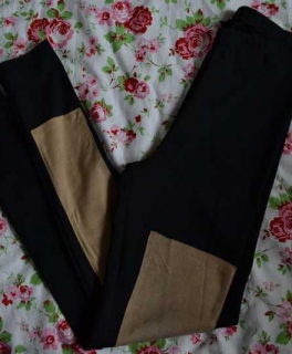 schwarze Leggings mit braunem Wildlederimitat