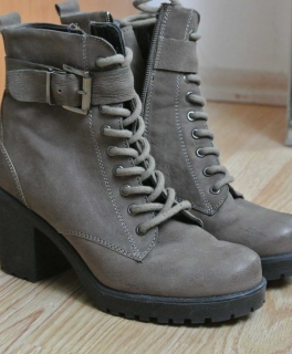 neue urban outfitters geschnürte Stiefeletten mit Wickelriemen Blockabsat