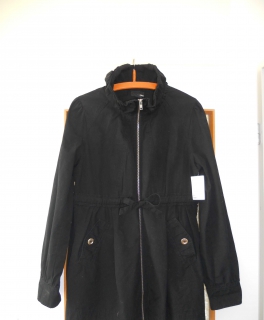 Trenchcoat schwarz mit gerafftem Kragen