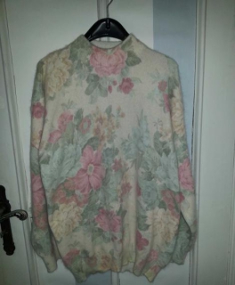 Vintage Kuschelpulli mit Blumen-/Rosenmuster