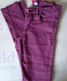 Weinrote Jeans 