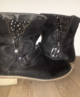 Schöne schwarze Winterboots Stiefeletten