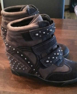 Sneaker Wedges mit Nieten