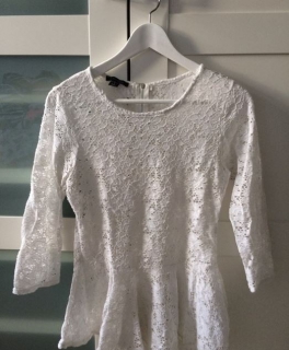 Weißes Spitzenoberteil Größe S von Amisu