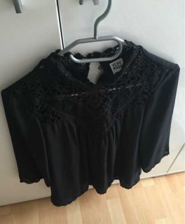 Schwarze Spitzenbluse