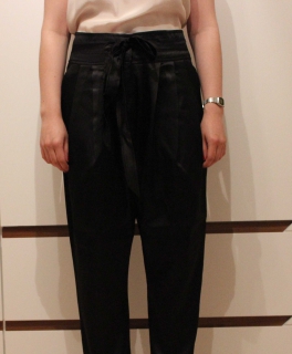 MANGO Suit - schicke schwarze Karotten Hose in Satin