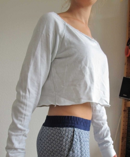 langärmliges Croptop in weiß